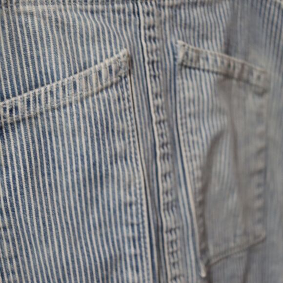 Levi’s Hickory Stripe Shortalls Overalls Crisscross Straps Juniors 13 NWT - Picture 13 of 16